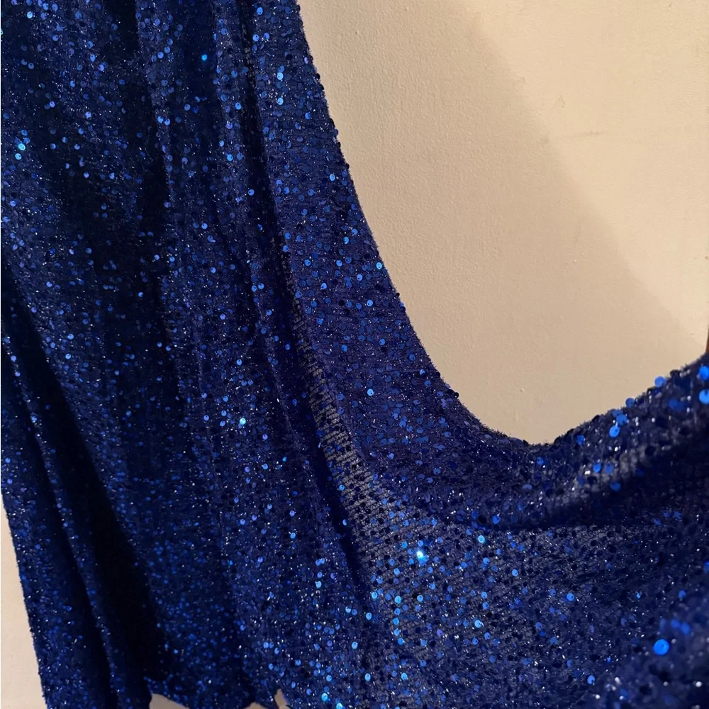 Elegant Blue Sequin Maxi Dress - Picture 7 of 9